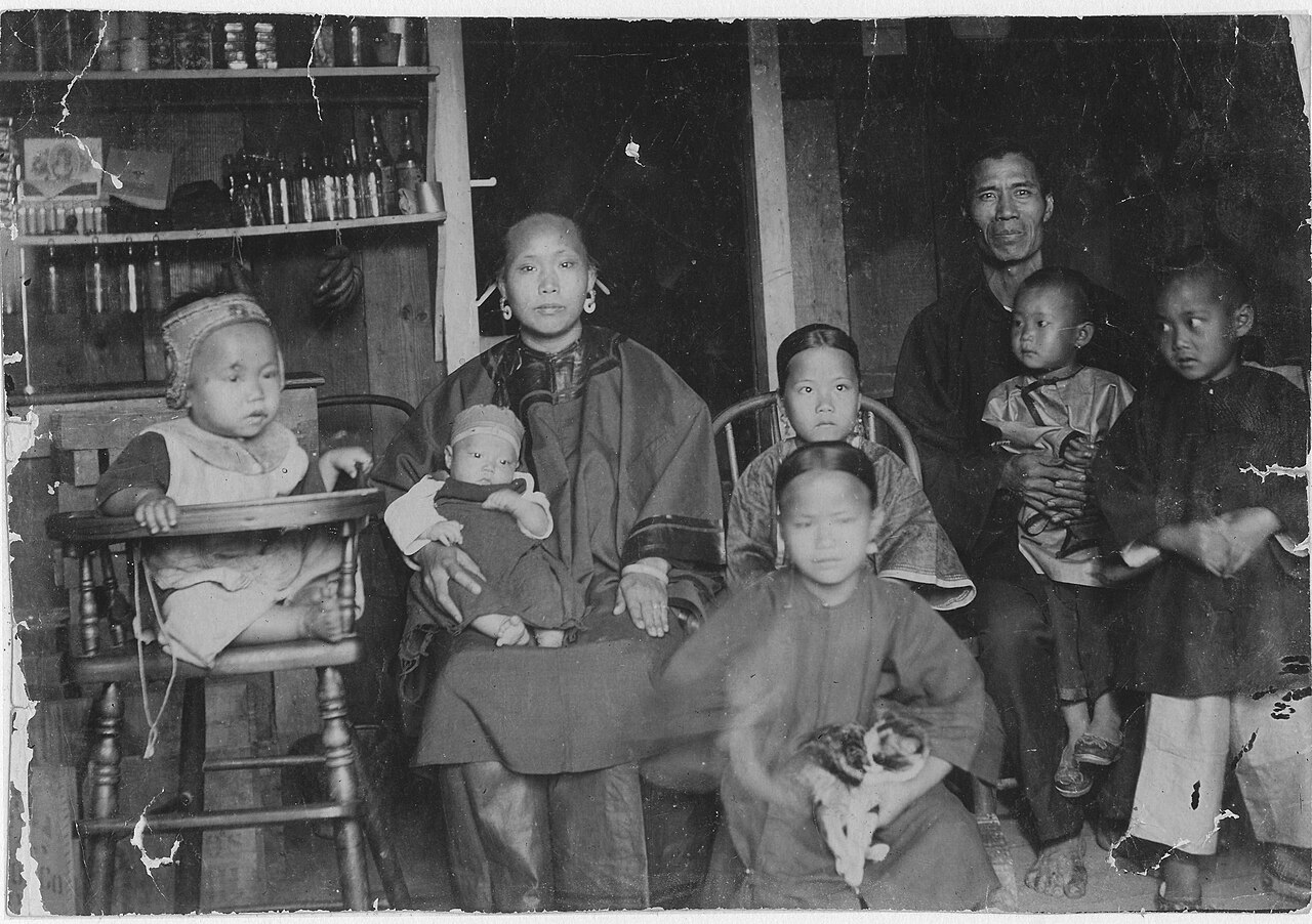 Family naming context for comparing Liu with a full Chinese baby name
